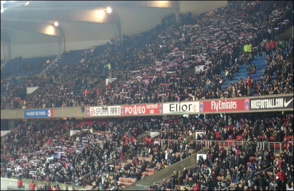 La tribune H durant PSG-Monaco (photo Olivier)