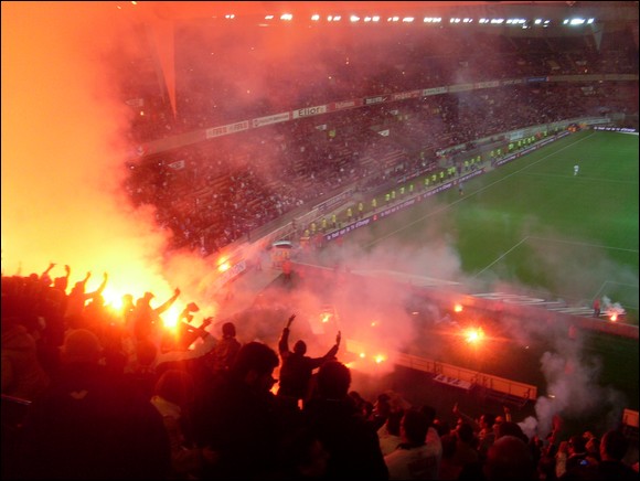 Fumigènes à Auteuil (photo Yannick Vandenabeele)